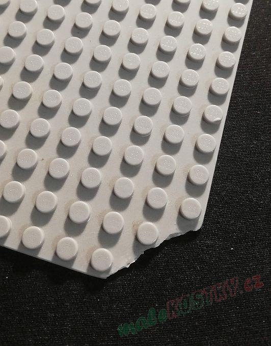 Lego základní deska 48x48 - světle šedá - light bluish gray - poškozená