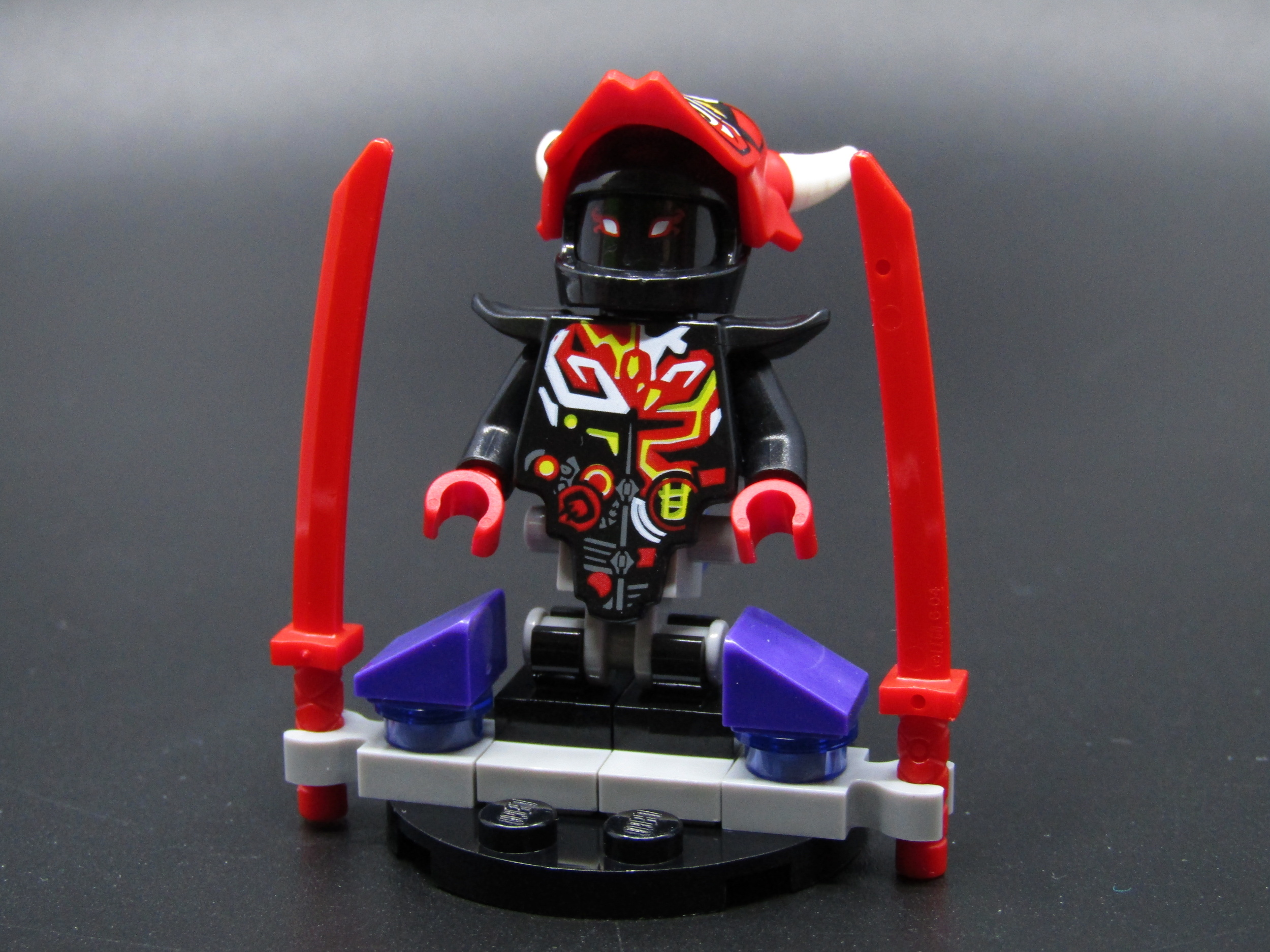 Lego Ninjago figurka - Mr. E Clothes Mannequin