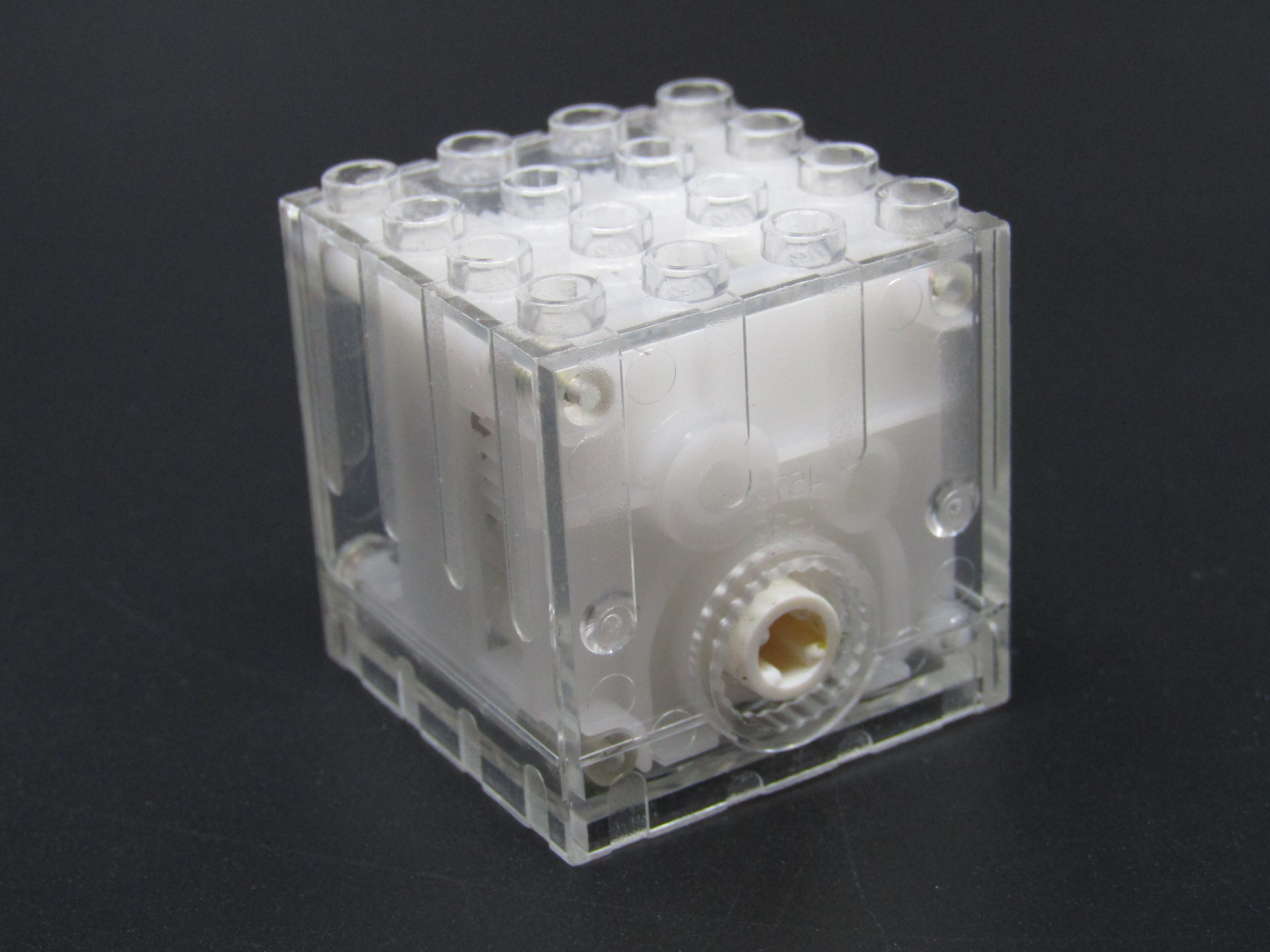 Lego setrvačníkový motor - kostka - 4 x 4 x 3 1/3