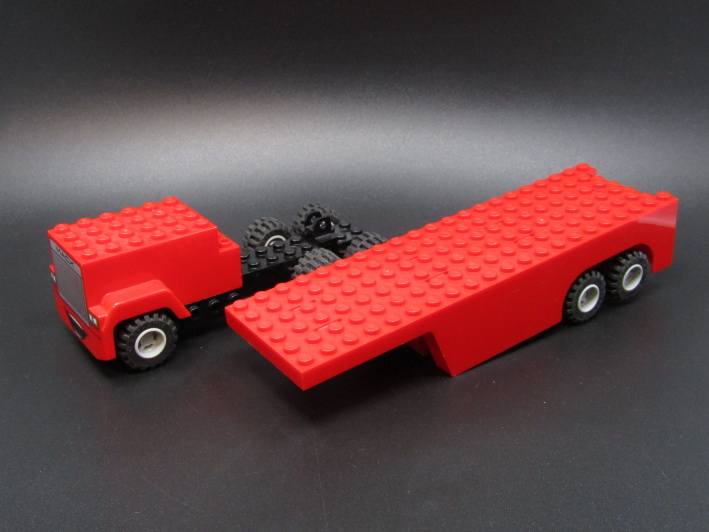 LEGO® podvozek tahače a návěsu - Mack