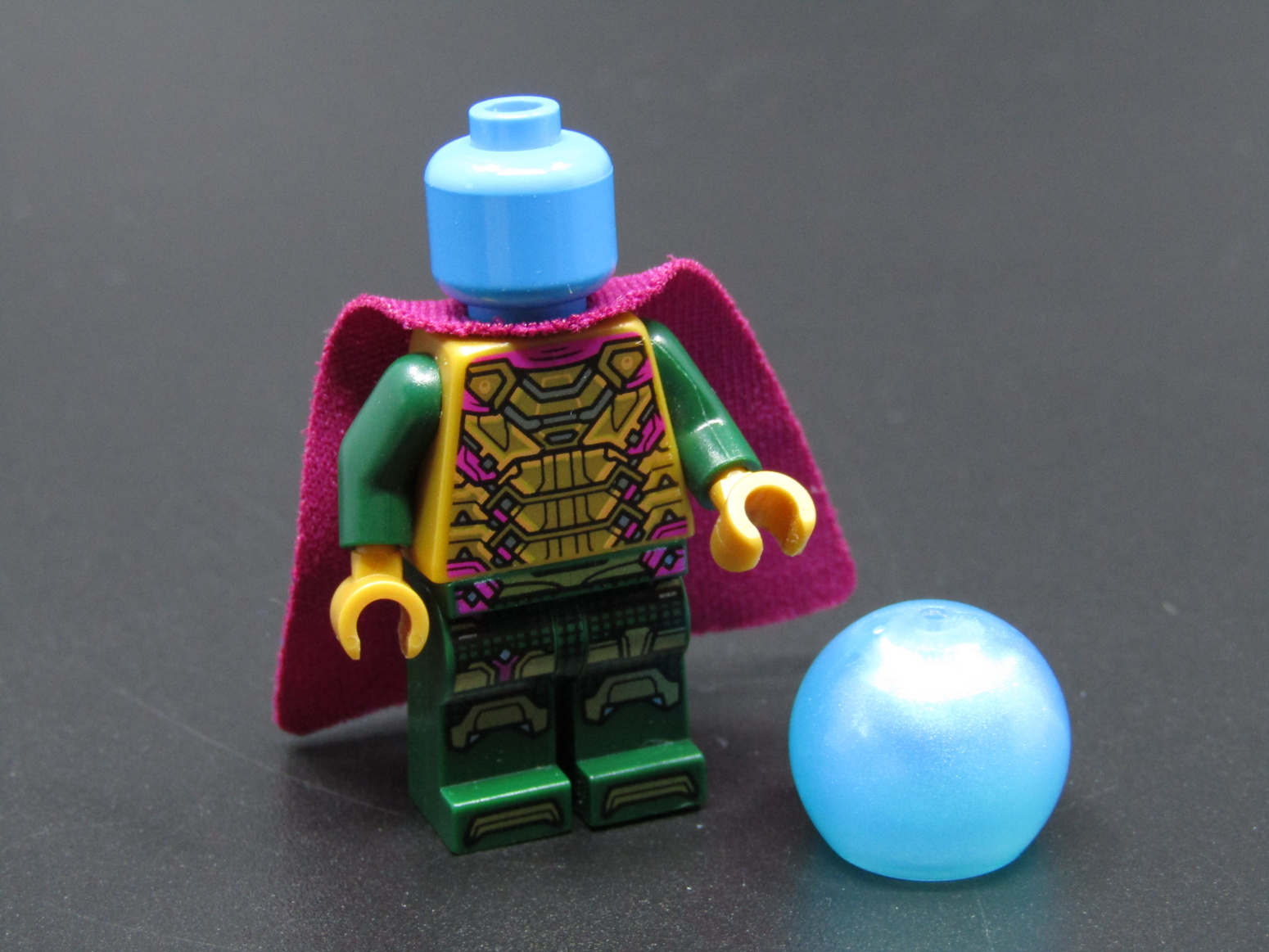 Lego figurka Super Heroes - Mysterio - PRASKLÉ RUCE