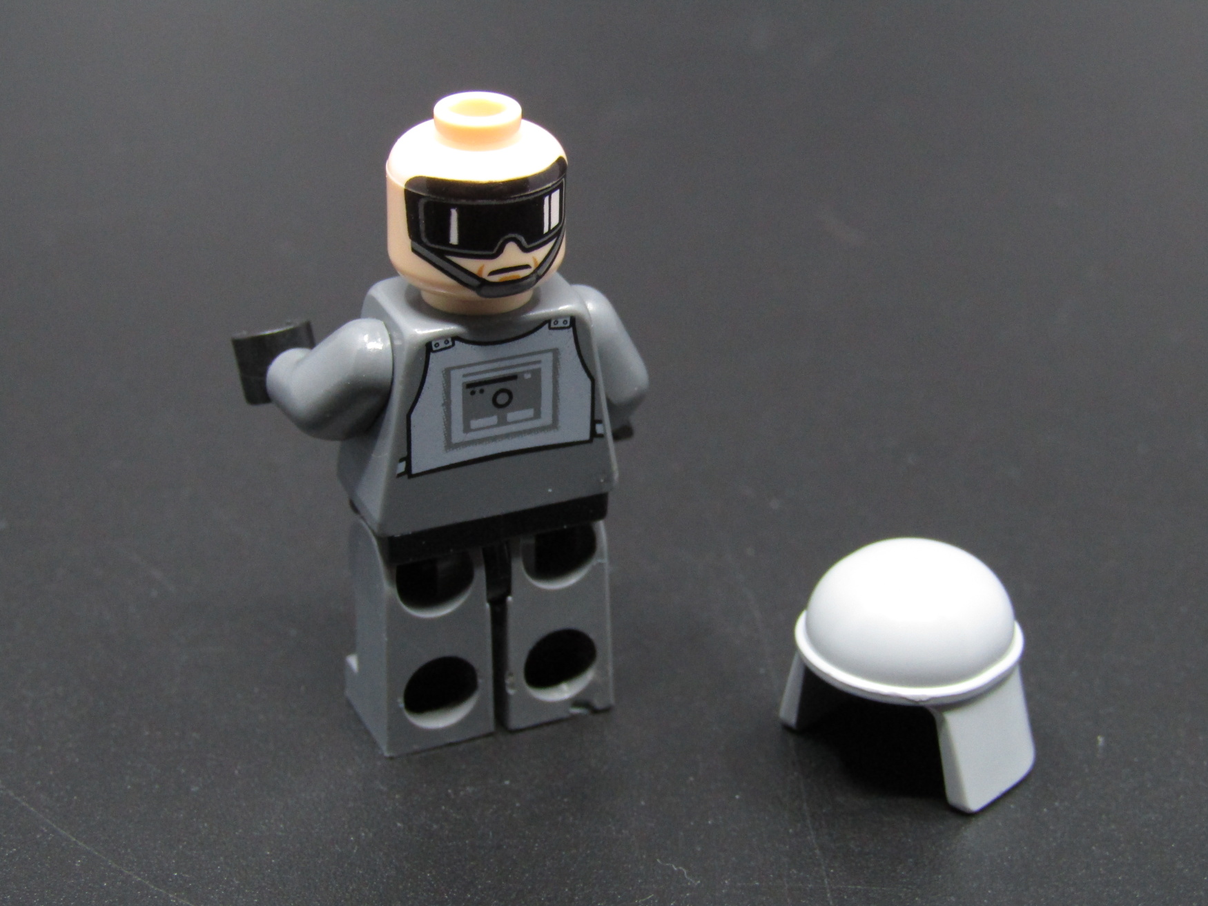 Lego figurka Star Wars - Imperial Officer with Battle Armor (Captain / Commandant / Commander)