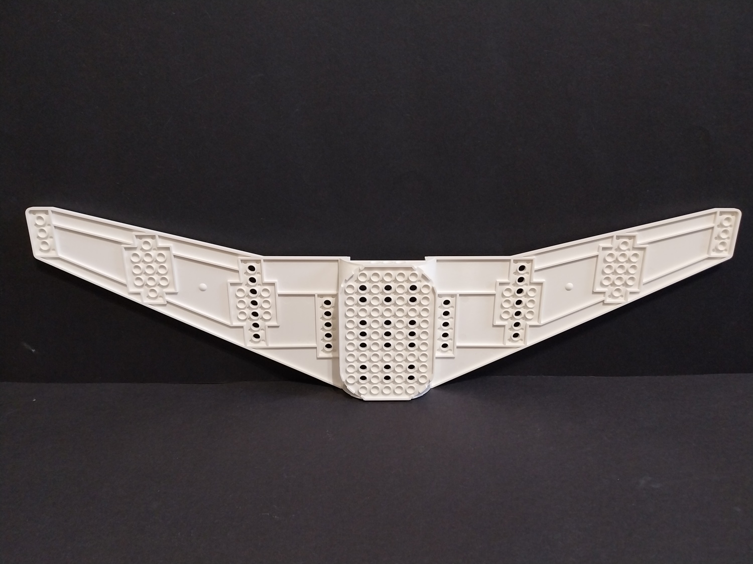 Lego křídlo 16x56x2 s výřezem 6 x 10 - bílé 