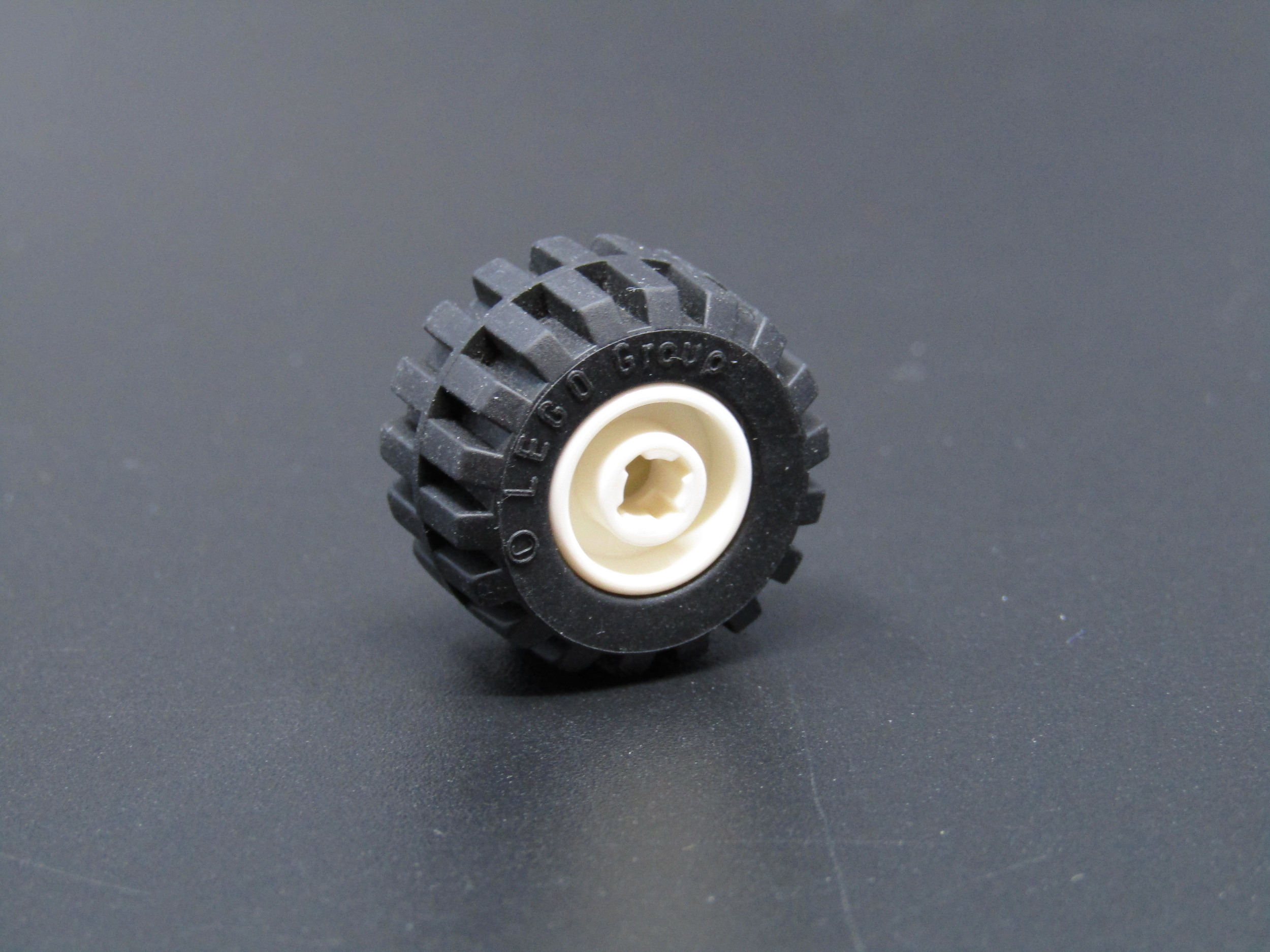 Lego kolo 11mm x 21mm - křížový malý pin bílé