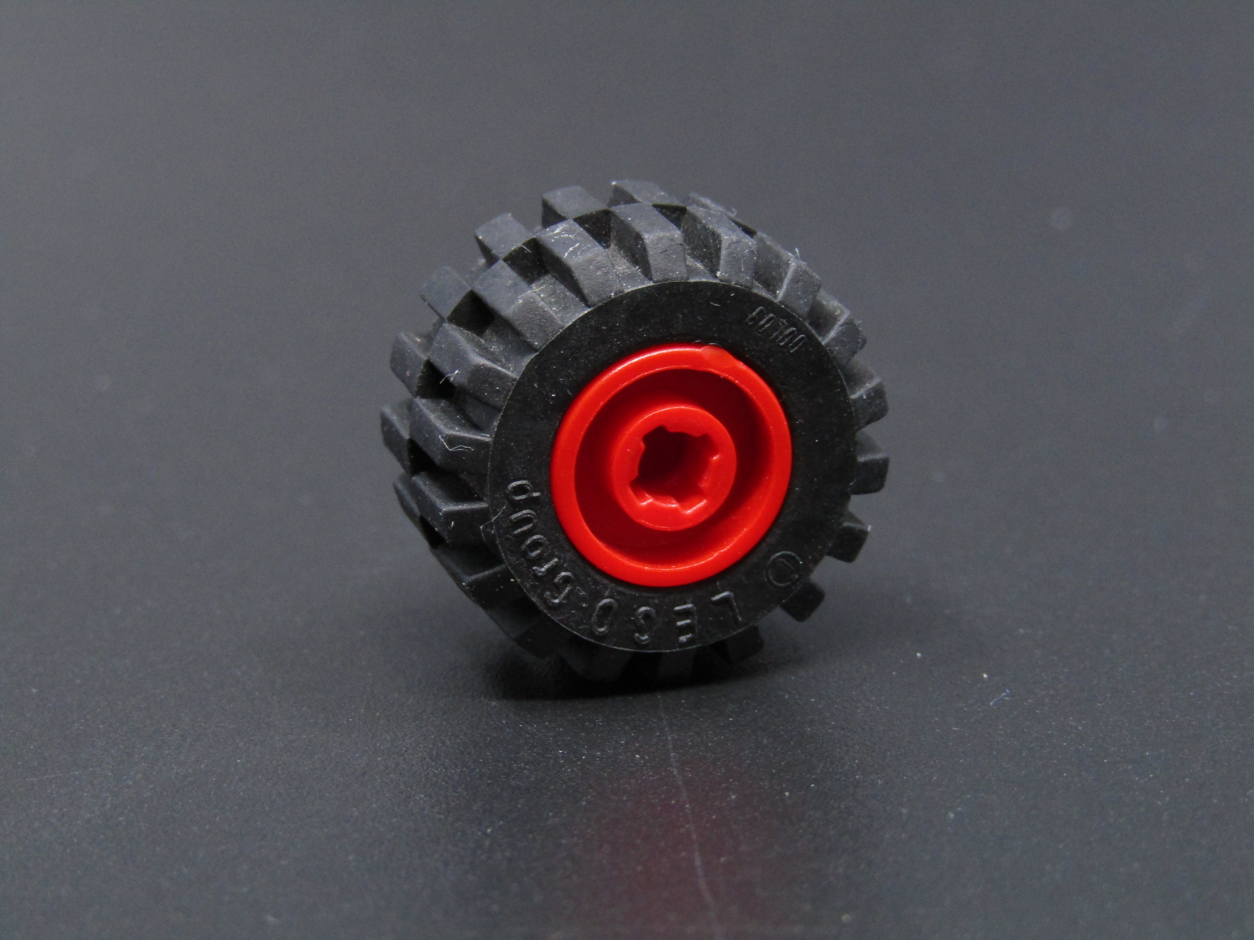 Lego kolo  11mm x 21mm - křížový pin červené
