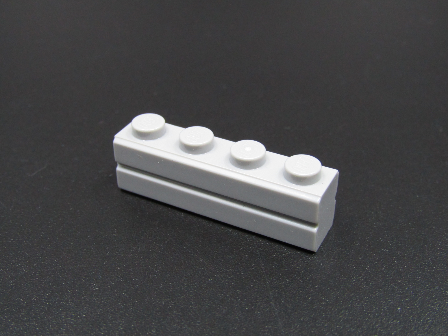 Lego kostička speciální - cihla 1x4 - světle šedá - light bluish gray