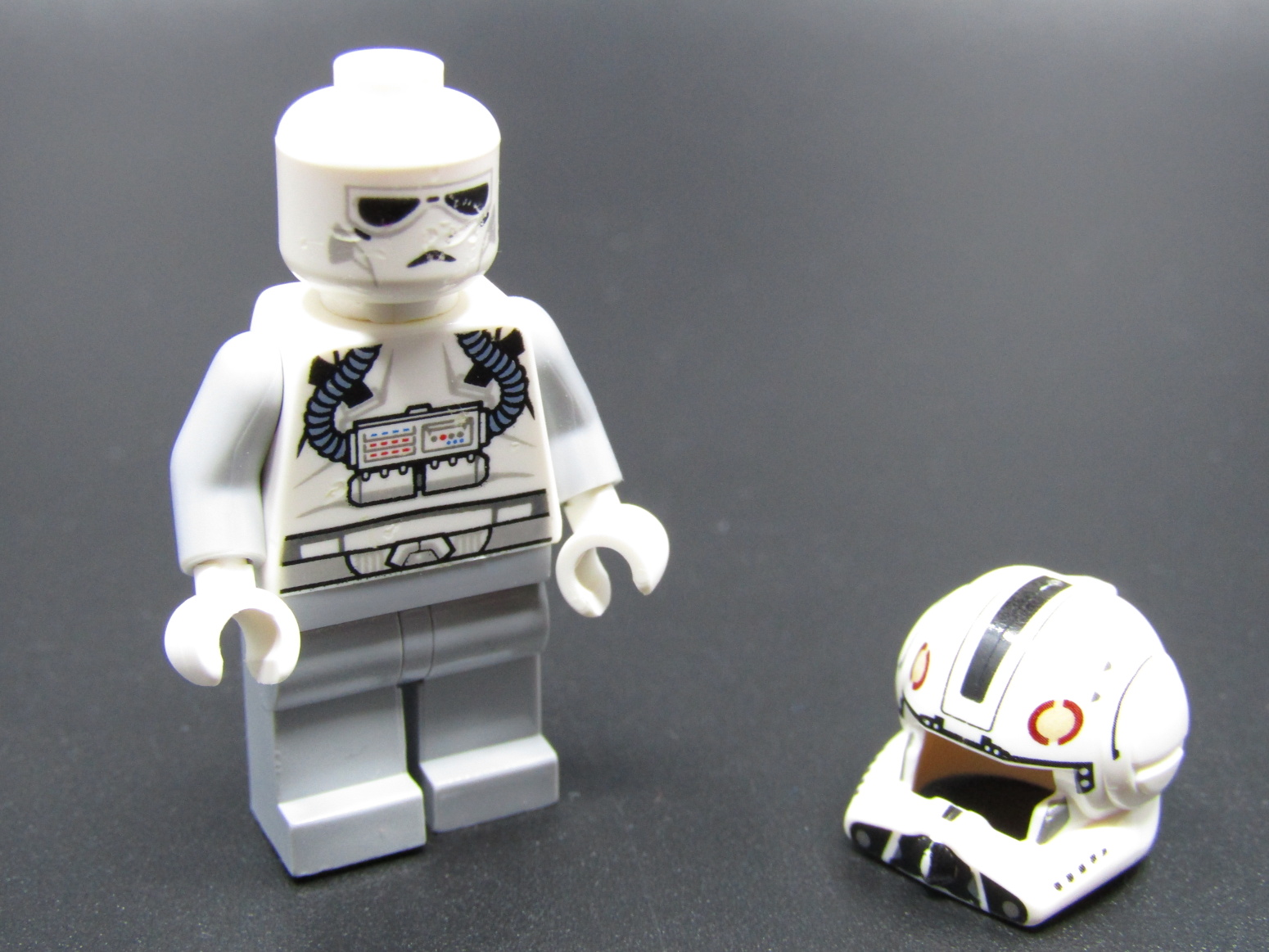 Lego figurka Star Wars - Clone Trooper V-wing Pilot (Phase 2) - ODŘENÁ HLAVA