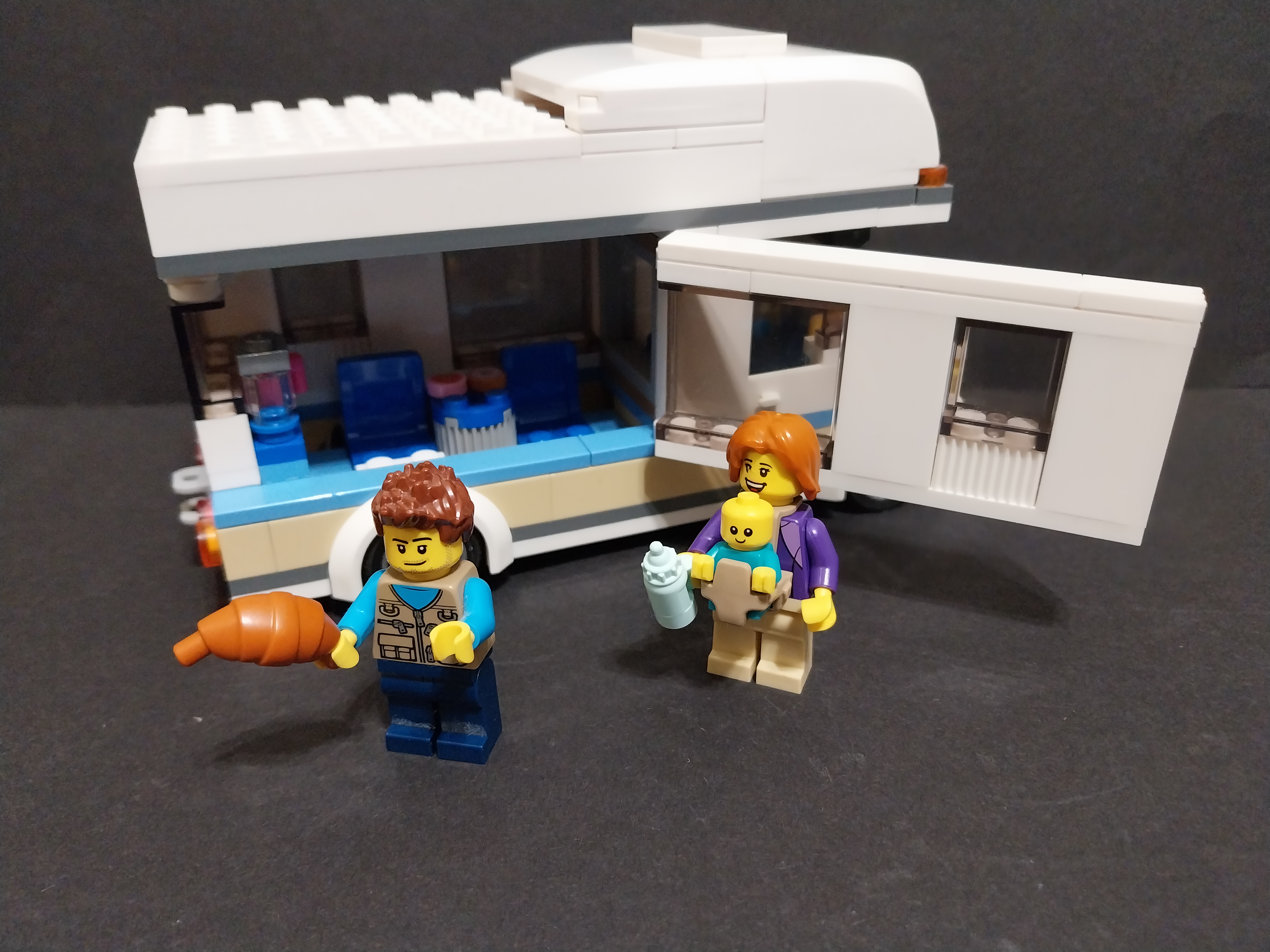 LEGO® City 60283 Prázdninový karavan - POUŽITÝ