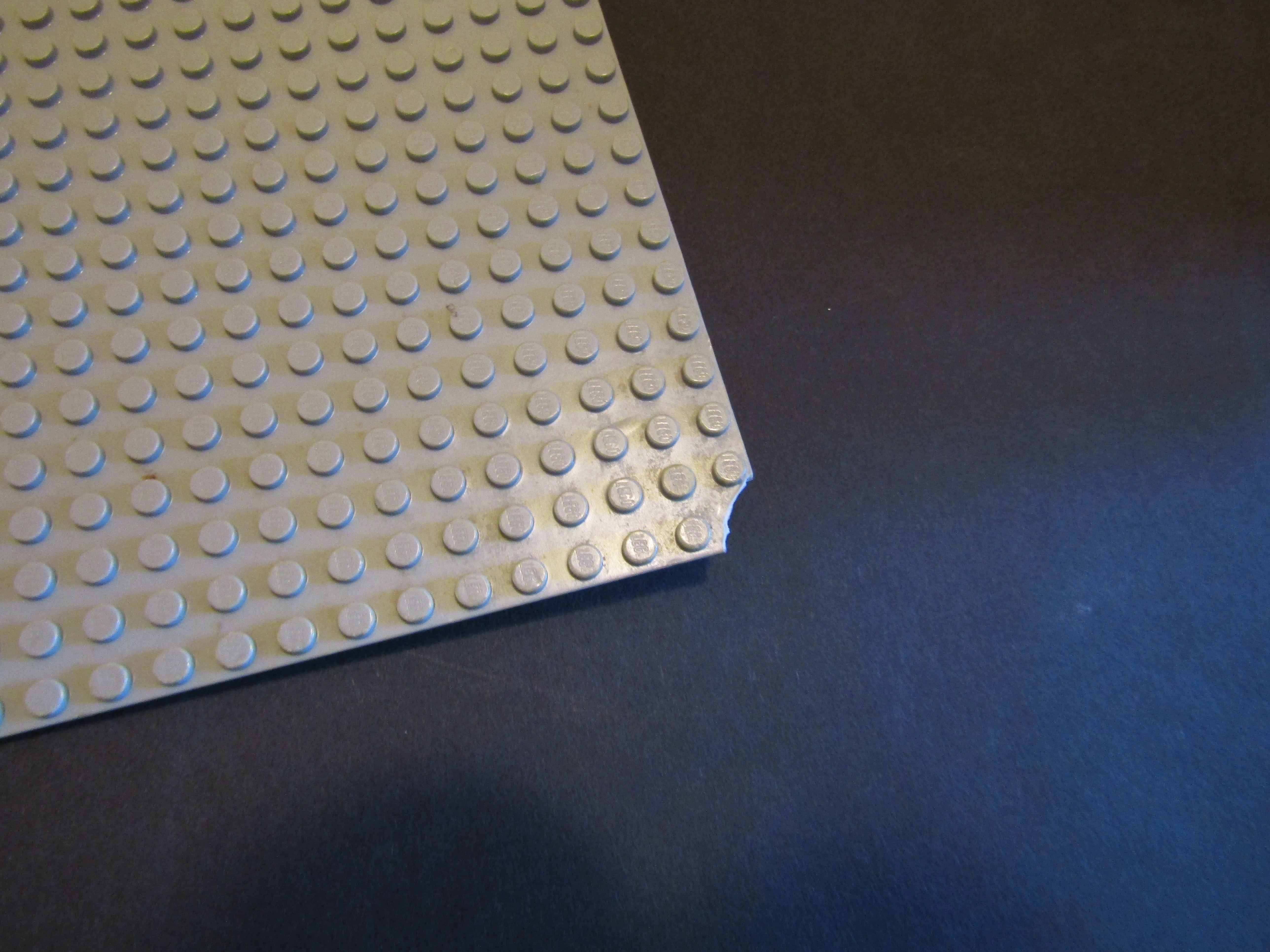 Lego® Classic základní deska 48x48 - světle šedá - light bluish gray - LEHCE PROHNUTÁ