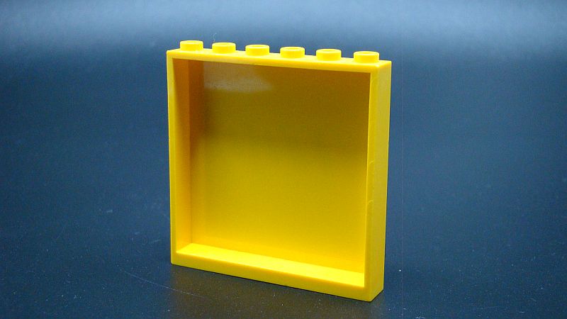 Lego panel 1x6x5 - žlutý s nálepkou Lego