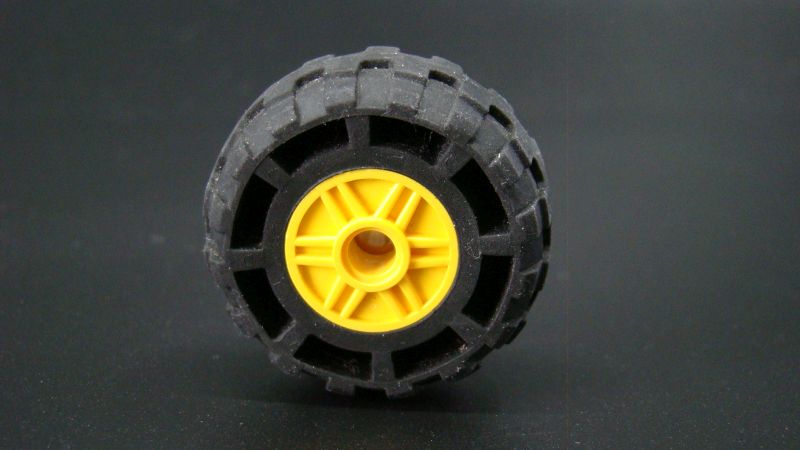 Lego kolo 18mm s pneu 37x18R - velký pin - žluté