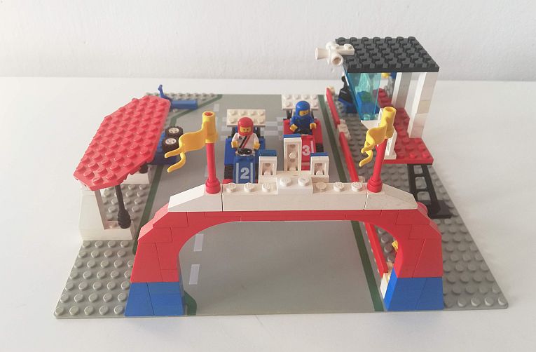 Lego formulová dráha