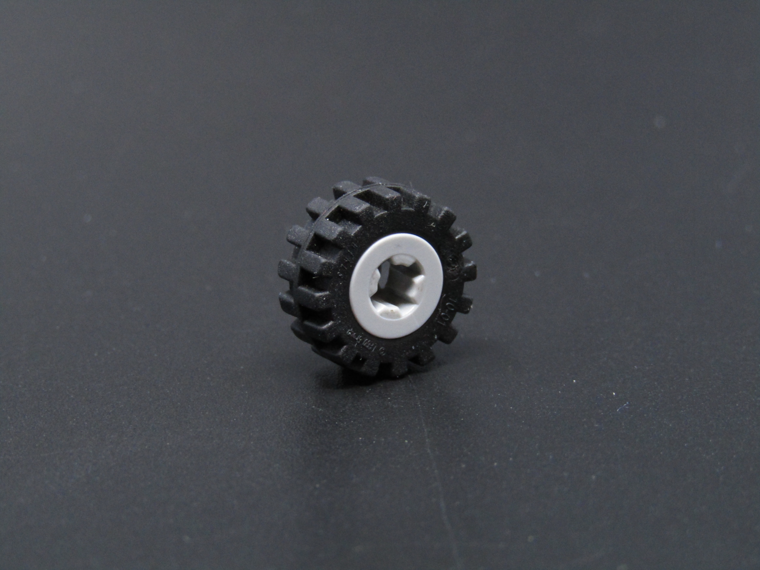Lego kolo s pneu průměr 8mm - světle šedé - light bluish gray