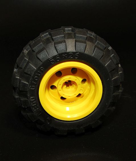 Lego kolo pneu 56x26+disk 30.4x20mm - žlutý