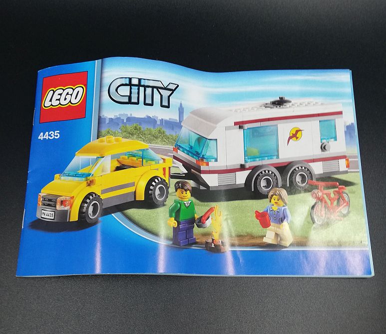 Lego City 4435 Auto a karavan