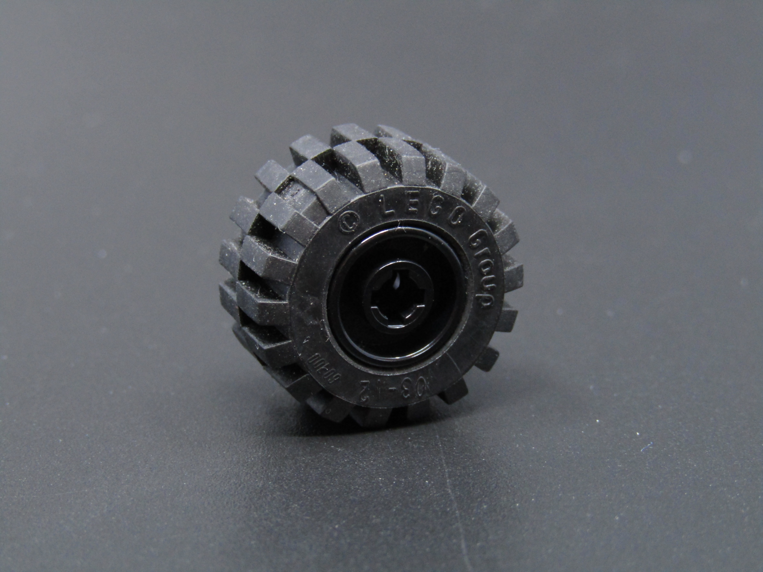 Lego kolo  11mm x 21mm - křížový pin černé