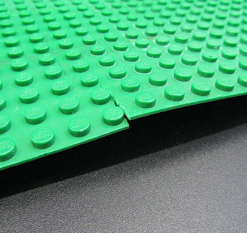 Lego základní deska 24x32 -zelená - poškozená