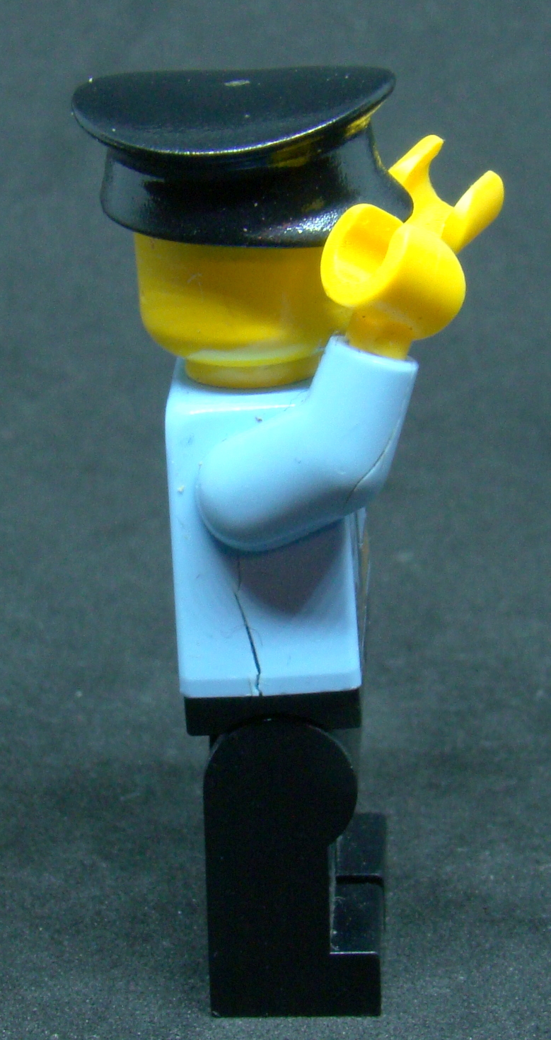 Lego figurka policista - prasklé tělo