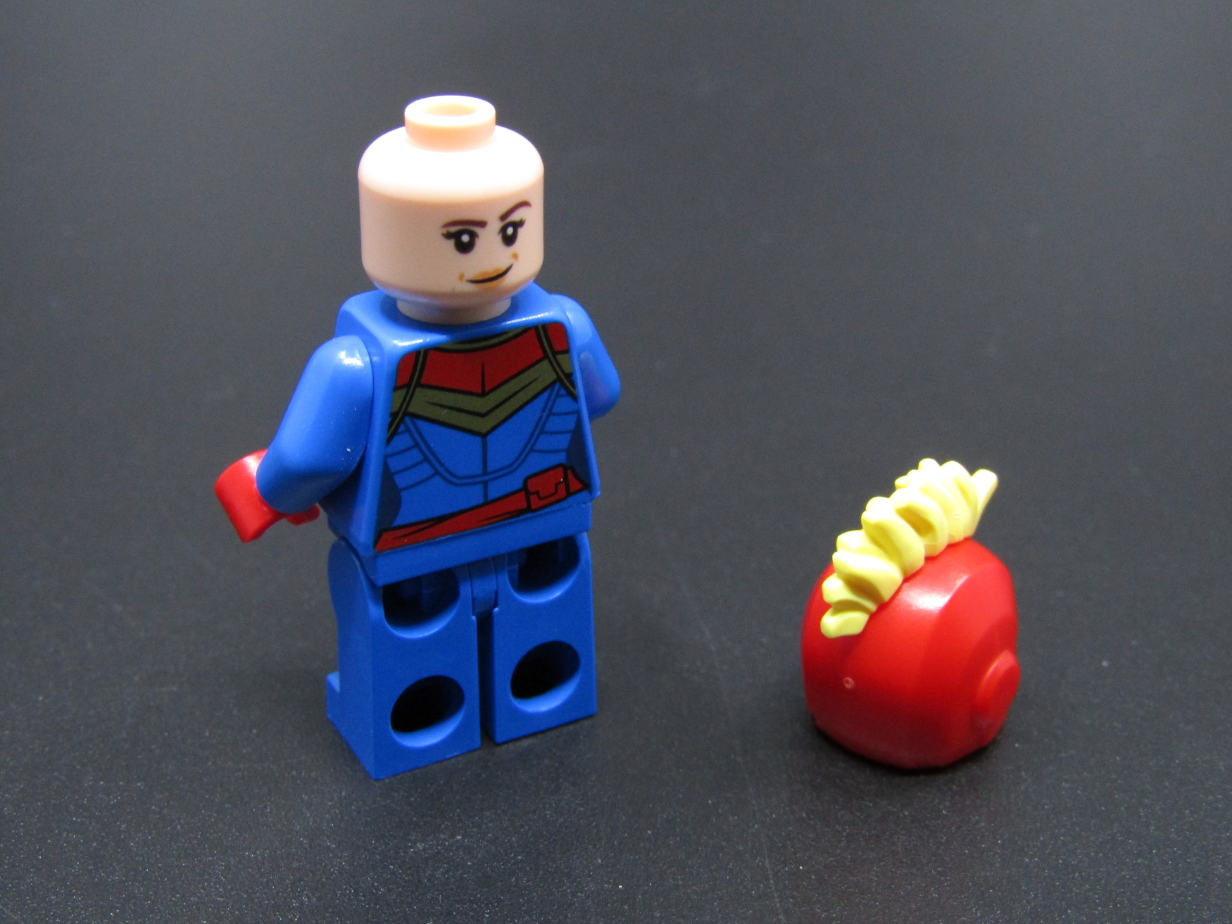 Lego figurka Super Heroes - Captain Marvel