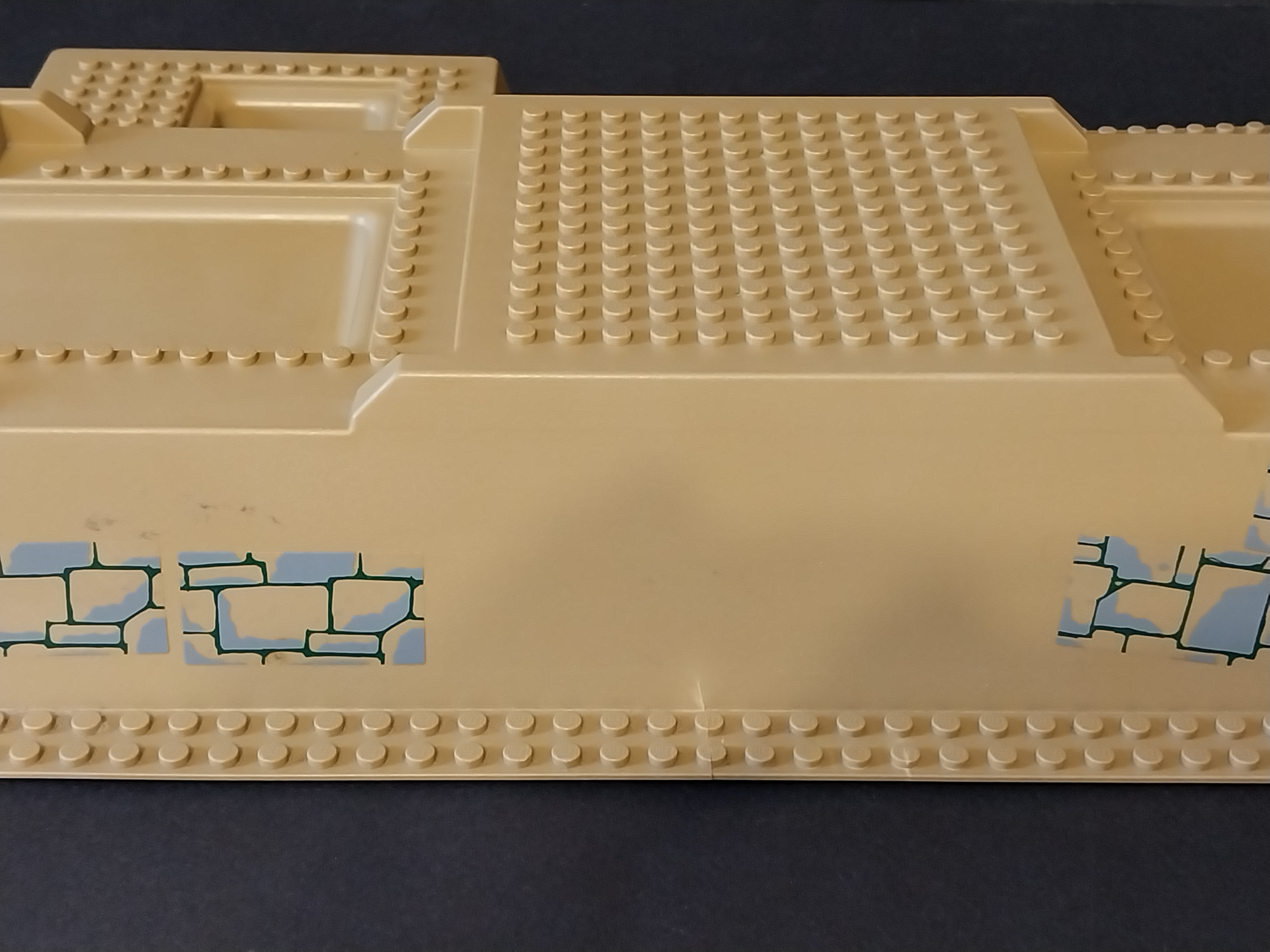 Lego základová deska 32 x 48 x 6 - tmavě béžová - POŠKOZENÁ