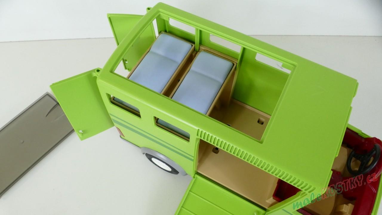 Playmobil zelený karavan (bez zrcátek) s koníkem