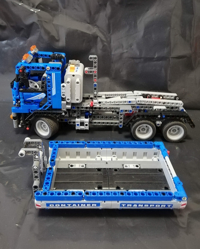 Lego Technic Nákladní vůz s kontejnerem - s motorkem