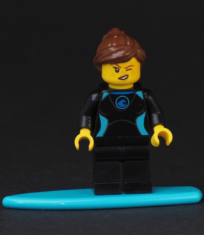 Lego figurka surfařka