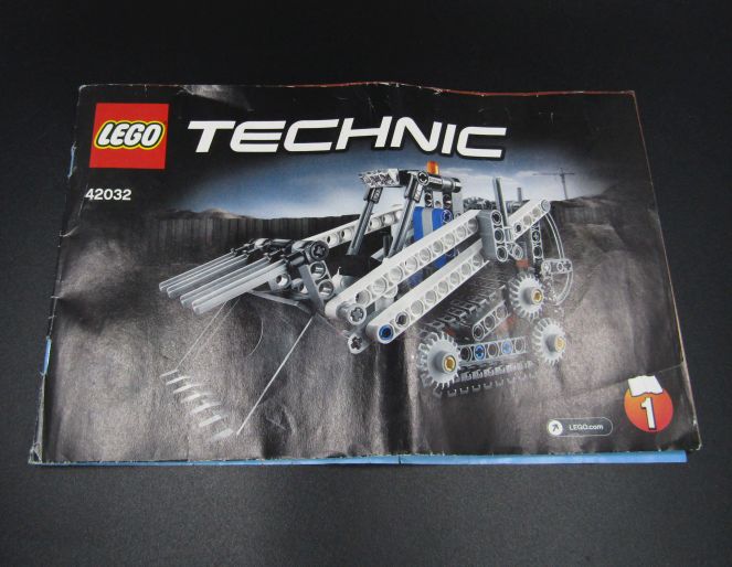 LEGO® Technic 42032 Kompaktní pásový nakladač