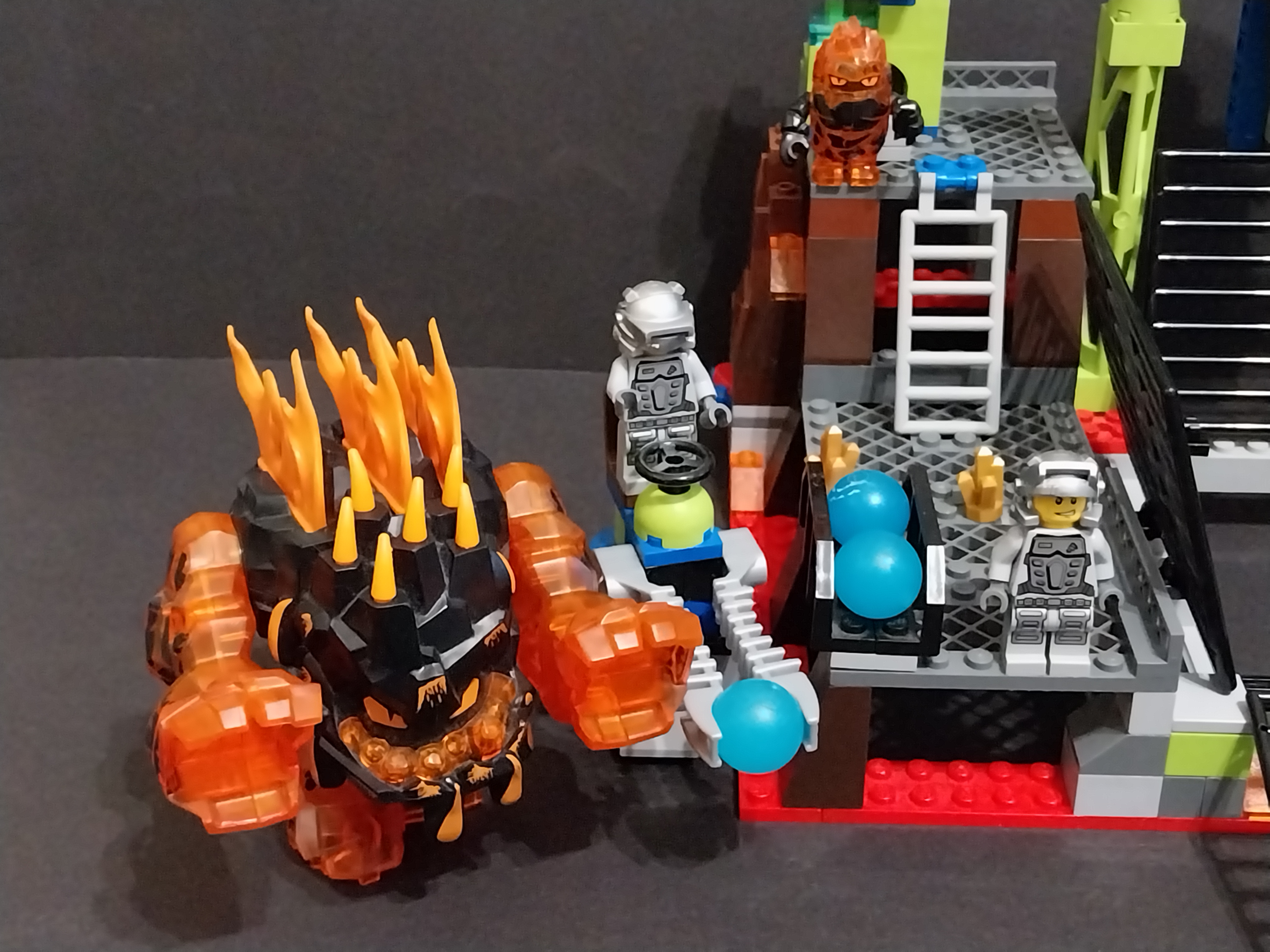 LEGO® Power Miners 8191 Pevnost Lavatraz - POUŽITÉ