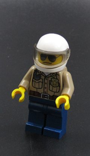 Lego figurka lesní policista - PRASKLÁ RUKA