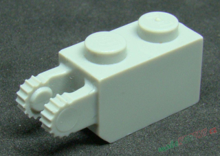 Lego kostička závěs 1x2 světle šedá - ligh bluish gray
