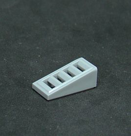Lego destička speciální šikmá 18 2 x 1 x 2/3 - bílá