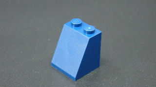 Lego kostička šikmá 65 2x2 - modrá