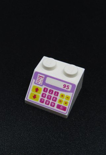Lego šikmá kostka 45 2x2 bílá s potiskem pokladny