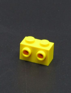 Lego kostička speciální 1x2 s nopy - žlutá