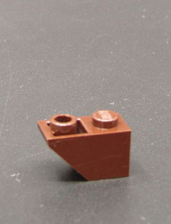 Lego šikmá kostka inverted 45 2x1 tmavě hnědá