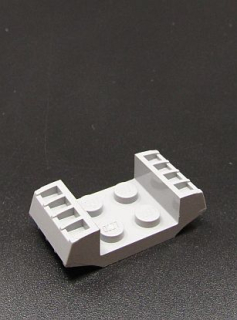 Lego destička šikmá inverted 4x2 s mřížkou - světle šedá - light bluish gray