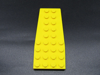 Lego destička klínová 4x9 - žlutá