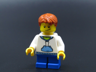 Lego figurka Holiday - chlapec - PRASKLÉ TĚLO+RUCE