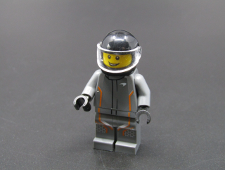 Lego minifigurka - závodník McLaren Senna - PRASKLÉ TĚLO