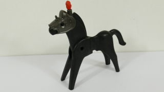 Playmobil kůň s brněním hlavy