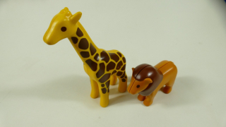 Playmobil žirafa a lev
