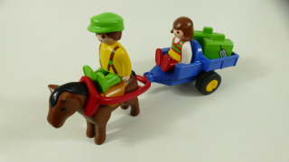 Playmobil kůň s vozíkem a figurkami