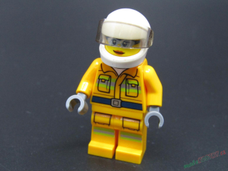 Lego city figurka - hasička s helmou
