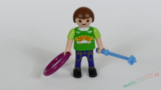 Playmobil figurka s kruhem a tyčí
