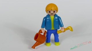 Playmobil figurka s konvičkou a hrabičkami
