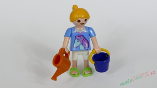 Playmobil figurka s konvičkou a kyblíčkem