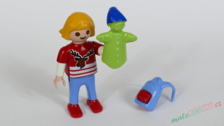 Playmobil figurka s batůžkem a maňáskem
