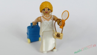 Playmobil figurka s šaty, kabelkou, hřebenem a cestovním kufrem