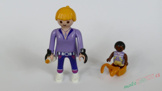 Playmobil figurka s batohem pro dítě a lahvičkou